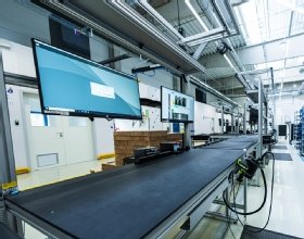 Photographie des écrans indiquant les procédures à suivre, ce qui fiabilise les montages personnalisés.