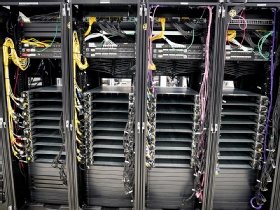 Photographie de baies racks pour serveurs HPE